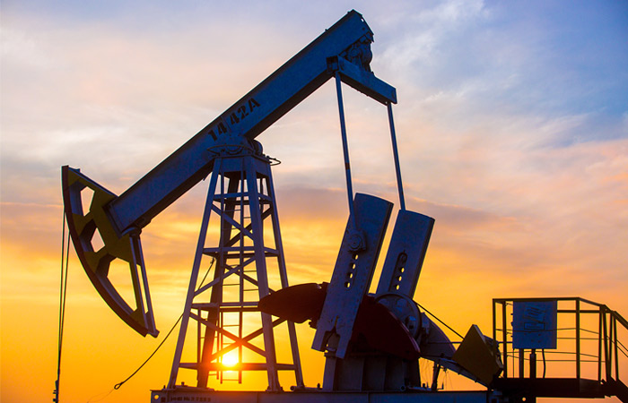 Иран пообещал наращивать добычу нефти "любой ценой" Иран пообещал наращивать добычу нефти "любой ценой"