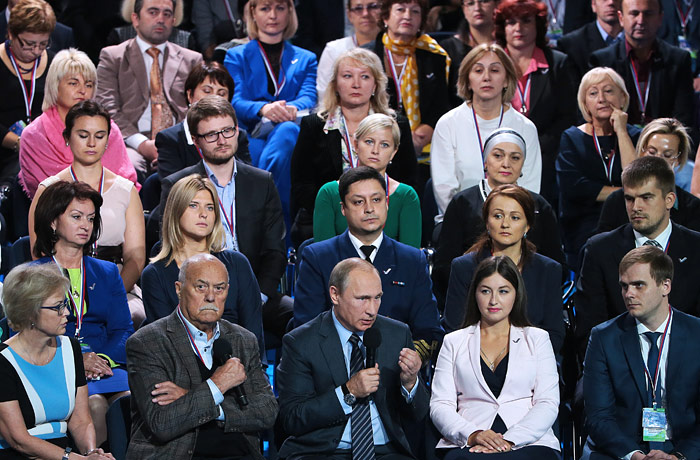 Путин призвал направить реформу здравоохранения "в нужное русло" Путин призвал направить реформу здравоохранения "в нужное русло"