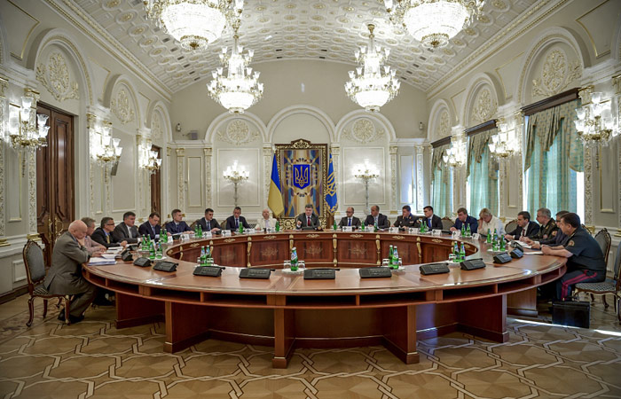 Президент Украины подписал указ о санкциях против России Президент Украины подписал указ о санкциях против России