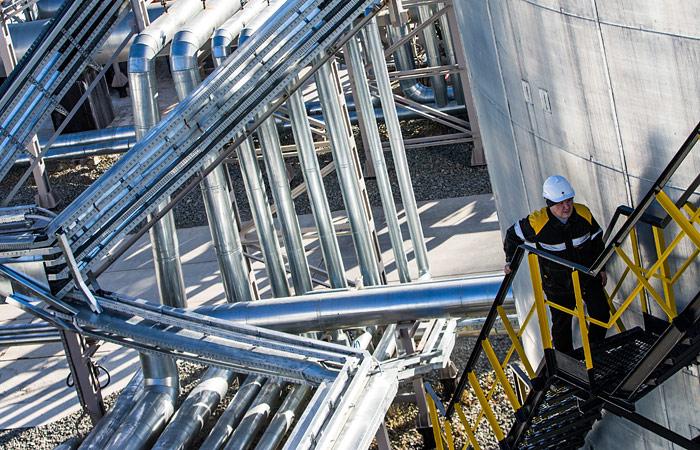 Медведев принял решение не повышать налоги на нефтянку Медведев принял решение не повышать налоги на нефтянку