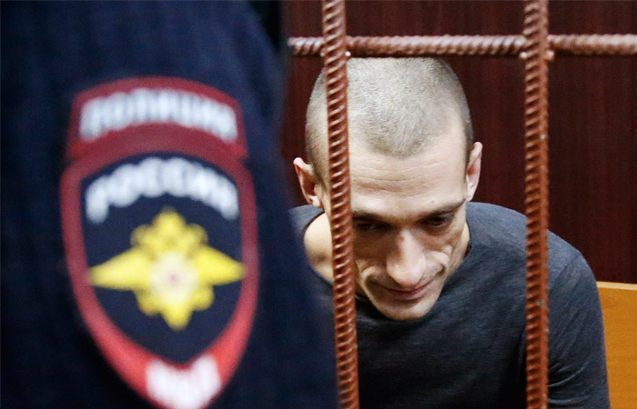 Суд арестовал акциониста Павленского за поджог двери ФСБ Суд арестовал акциониста Павленского за поджог двери ФСБ