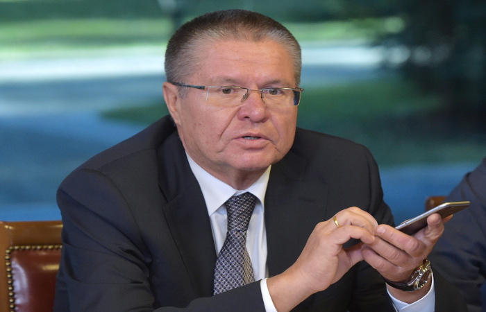 Улюкаев не исключил приватизации в 2016 году доли в "Роснефти" Улюкаев не исключил приватизации в 2016 году доли в "Роснефти"