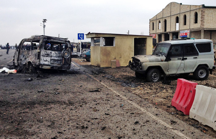 В подрыве машины у поста ДПС в Дагестане заподозрили сторонника ИГ В подрыве машины у поста ДПС в Дагестане заподозрили сторонника ИГ