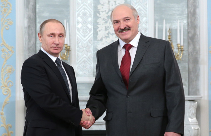 Лукашенко поздравил Путина с Днем единения народов Белоруссии и России Лукашенко поздравил Путина с Днем единения народов Белоруссии и России