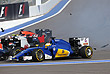Столкновение болидов Маркуса Эрикссона из Sauber F1 Team (на первом плане) и Паскаля Верляйна из Manor Racing (на втором плане)