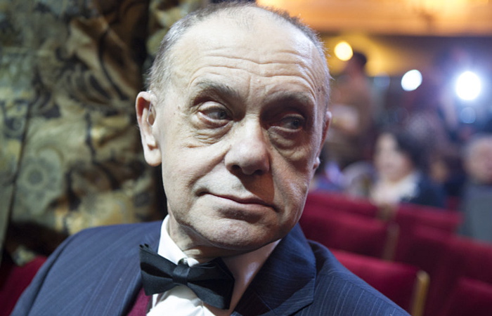 Гарри Бардин представил картину "Слушая Бетховена" в Канне Гарри Бардин представил картину "Слушая Бетховена" в Канне