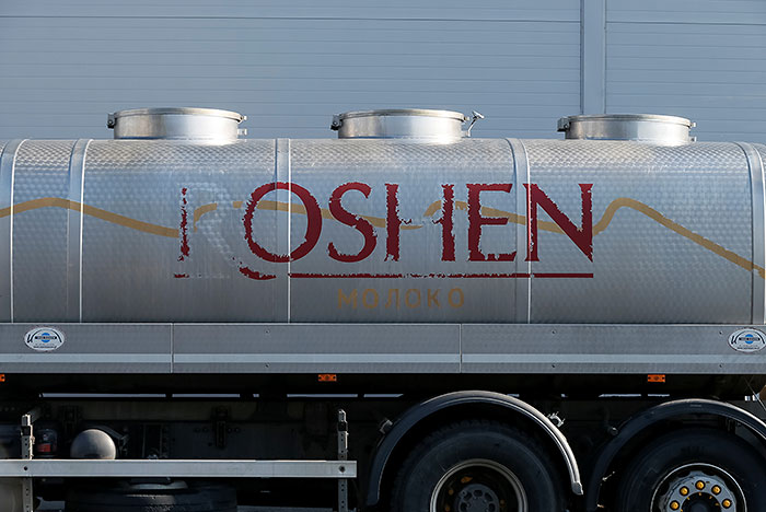 Порошенко пообещал оставить налоги Украине в случае продажи Roshen Порошенко пообещал оставить налоги Украине в случае продажи Roshen
