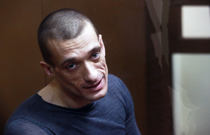 Павленского оштрафовали на полмиллиона рублей по делу о двери ФСБ Павленского оштрафовали на полмиллиона рублей по делу о двери ФСБ