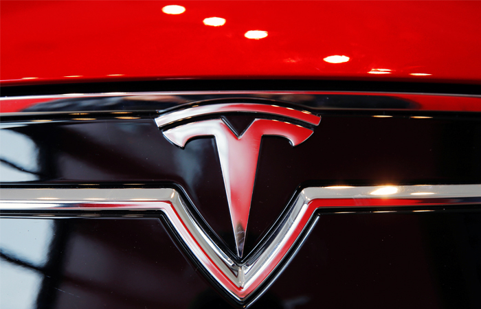 Tesla представила две более дешевые версии электрокара Model S Tesla представила две более дешевые версии электрокара Model S