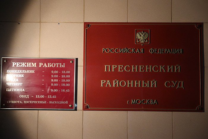 В суд доставлен подозреваемый в нападении на девушку столичный экс-чиновник В суд доставлен подозреваемый в нападении на девушку столичный экс-чиновник