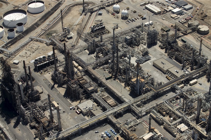На нефтезаводе в Калифорнии произошел взрыв На нефтезаводе в Калифорнии произошел взрыв