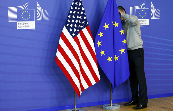 Франция потребовала прекращения переговоров ЕС с США о свободной торговле Франция потребовала прекращения переговоров ЕС с США о свободной торговле