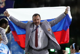 МПК лишил аккредитации пронесшего флаг РФ члена сборной Белоруссии