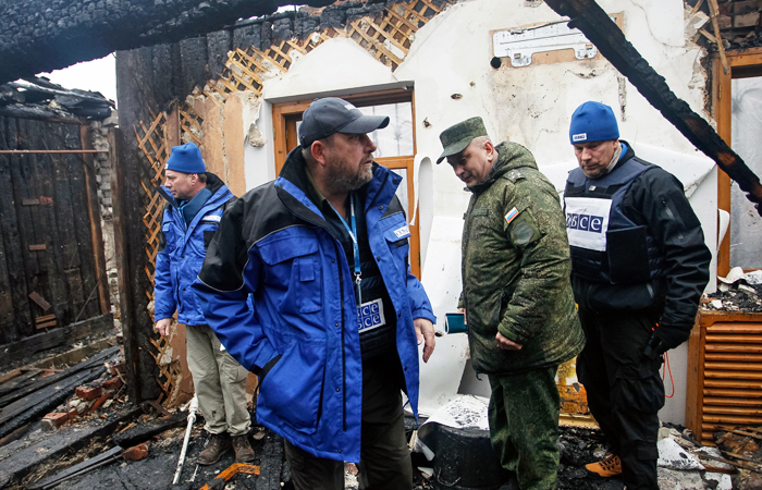 Песков подтвердил согласие Путина на вооруженную миссию ОБСЕ в Донбассе Песков подтвердил согласие Путина на вооруженную миссию ОБСЕ в Донбассе
