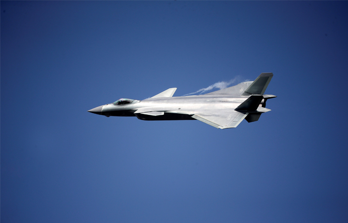 Китай впервые показал истребитель пятого поколения J-20 Китай впервые показал истребитель пятого поколения J-20