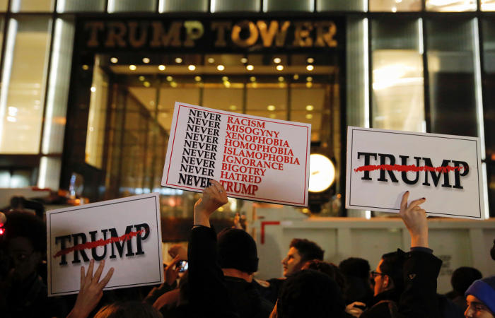 В ряде городов США прошли протестные акции против избрания Трампа президентом В ряде городов США прошли протестные акции против избрания Трампа президентом