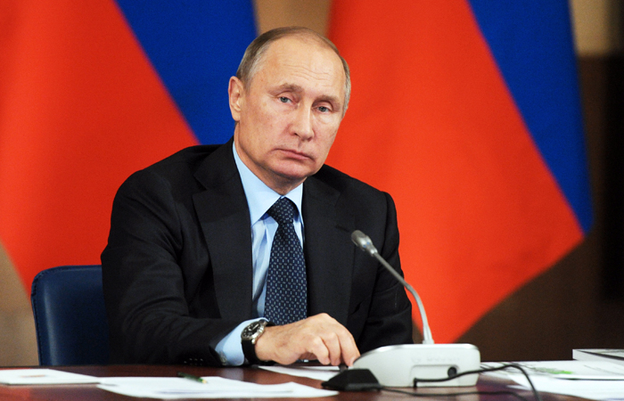 Путин подписал закон о единовременной выплате пенсионерам Путин подписал закон о единовременной выплате пенсионерам