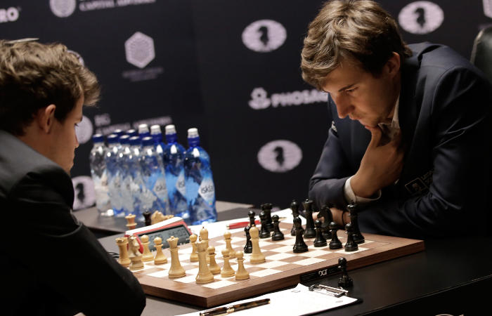 Карякин и Карлсен сыграли вничью в 12-й партии матча за мировую шахматную корону