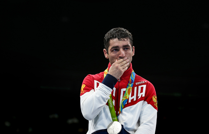 Российский боксер Алоян лишен серебряной медали Олимпиады в Рио
