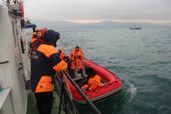 Поднято тело 11-го погибшего в катастрофе Ту-154 над Черным морем Поднято тело 11-го погибшего в катастрофе Ту-154 над Черным морем