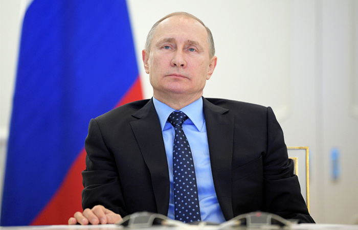 Путин пообещал не высылать американских дипломатов Путин пообещал не высылать американских дипломатов