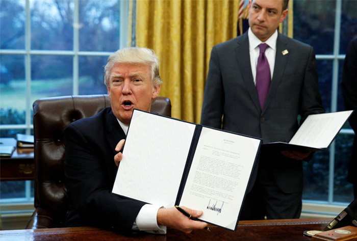 Трамп инициировал процесс выхода США из Транстихоокеанского партнерства Трамп инициировал процесс выхода США из Транстихоокеанского партнерства