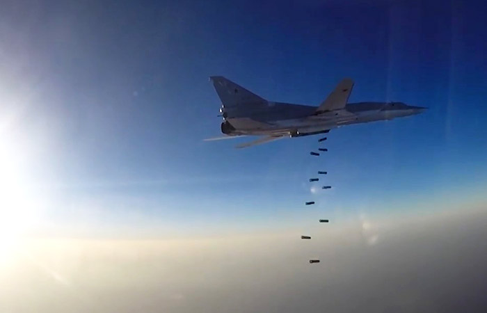 Российские бомбардировщики поразили два пункта управления боевиков в Сирии Российские бомбардировщики поразили два пункта управления боевиков в Сирии