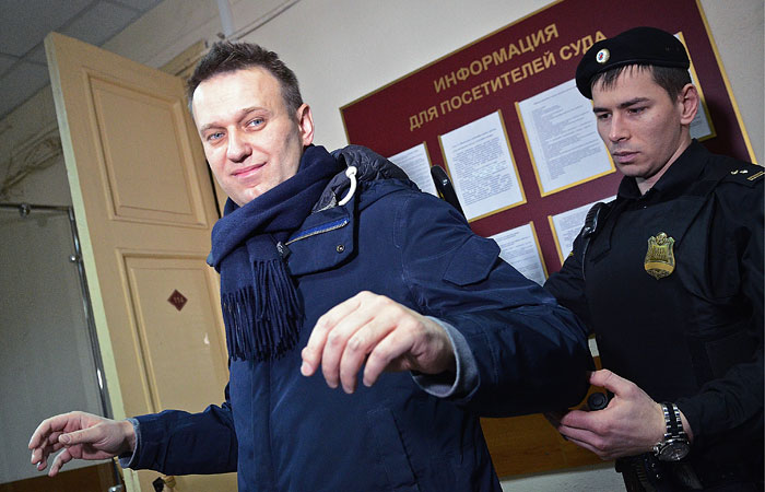 Суд запретил Навальному и Офицерову покидать Киров Суд запретил Навальному и Офицерову покидать Киров