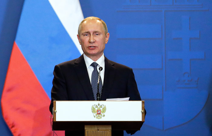 Путин объяснил обострение ситуации в Донбассе попыткой Киева "выбить деньги" Путин объяснил обострение ситуации в Донбассе попыткой Киева "выбить деньги"