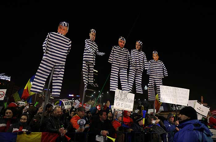 В Румынии отменили вызвавшее массовые протесты постановление об амнистии В Румынии отменили вызвавшее массовые протесты постановление об амнистии