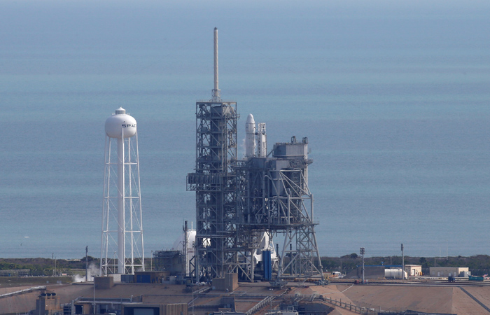 Запуск Falcon 9 отменили за несколько секунд до старта Запуск Falcon 9 отменили за несколько секунд до старта
