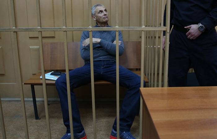 Южно-Сахалинский суд оставил под стражей экс-губернатора Хорошавина Южно-Сахалинский суд оставил под стражей экс-губернатора Хорошавина