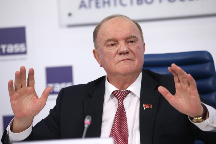 СМИ сообщили о нежелании Зюганова баллотироваться на пост президента РФ СМИ сообщили о нежелании Зюганова баллотироваться на пост президента РФ
