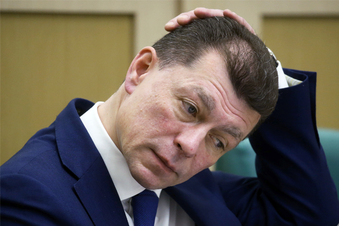 Топилин выступил против траты средств Резервного фонда на долги по зарплатам Топилин выступил против траты средств Резервного фонда на долги по зарплатам
