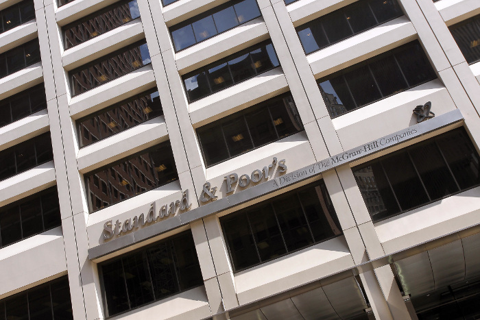S&P улучшило прогнозы рейтингов 13 компаний из России S&P улучшило прогнозы рейтингов 13 компаний из России