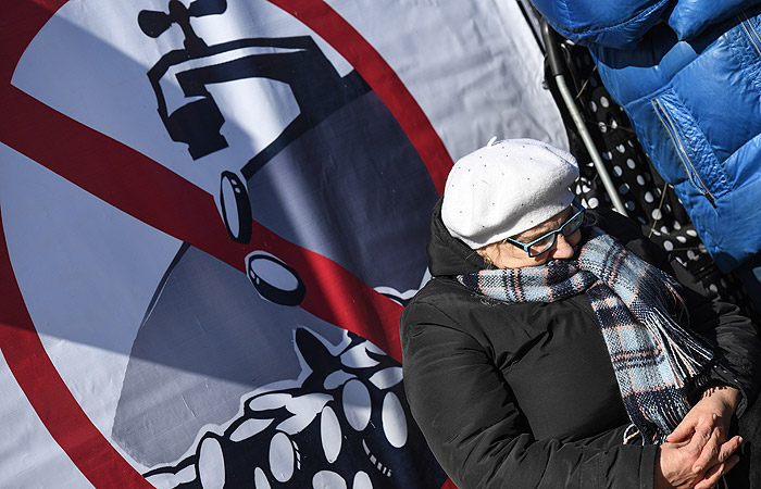 Жители Новосибирска вновь вышли на митинг против резкого роста тарифов ЖКХ Жители Новосибирска вновь вышли на митинг против резкого роста тарифов ЖКХ