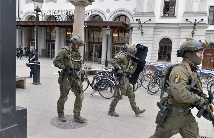 Шведская полиция опровергла слова премьера об аресте подозреваемого в теракте Шведская полиция опровергла слова премьера об аресте подозреваемого в теракте