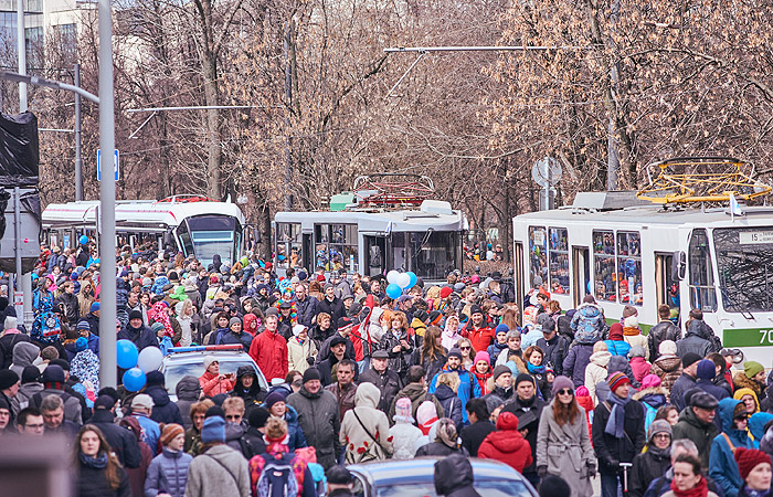 В Москве порядка 200 тыс. человек пришли на парад трамваев В Москве порядка 200 тыс. человек пришли на парад трамваев