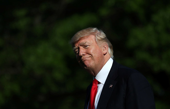 Трамп посетовал на тяжелое принятие решения о ракетном ударе по Сирии Трамп посетовал на тяжелое принятие решения о ракетном ударе по Сирии