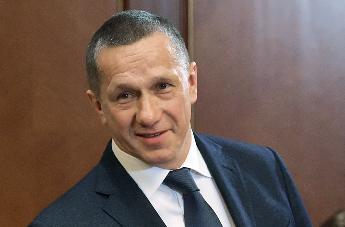 Юрий Трутнев: есть устойчивое заблуждение, что перерабатывать сырье у нас не хватит ума Юрий Трутнев: есть устойчивое заблуждение, что перерабатывать сырье у нас не хватит ума