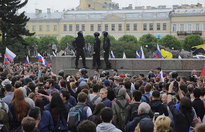 Полиция сообщила о 500 задержанных на несанкционированной акции в Петербурге Полиция сообщила о 500 задержанных на несанкционированной акции в Петербурге