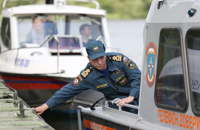 На реке Лена в Якутии пропали пять пассажиров перевернувшейся лодки На реке Лена в Якутии пропали пять пассажиров перевернувшейся лодки