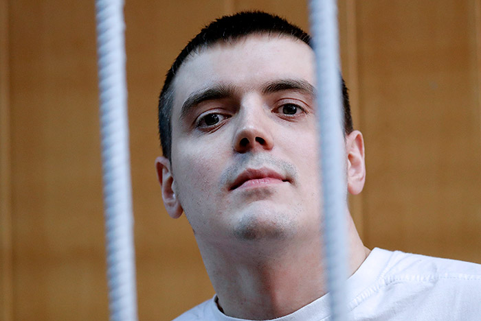 Журналист РБК Соколов получил 3,5 года колонии за экстремизм Журналист РБК Соколов получил 3,5 года колонии за экстремизм