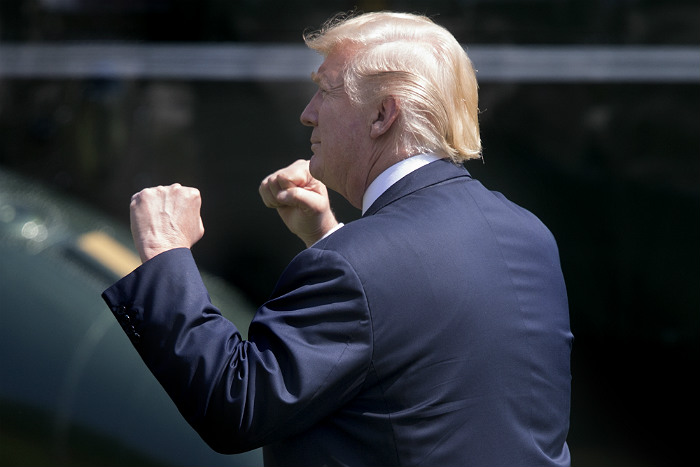 Белый дом уточнил позицию Трампа по беспорядкам в Шарлоттсвилле Белый дом уточнил позицию Трампа по беспорядкам в Шарлоттсвилле
