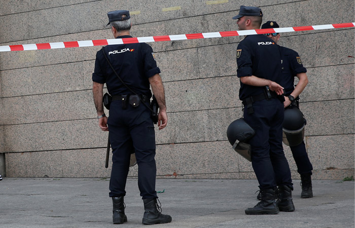 Фургон врезался в толпу в центре Барселоны Фургон врезался в толпу в центре Барселоны