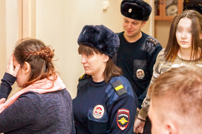 Суд отправил "хабаровских живодерок" в колонию Суд отправил "хабаровских живодерок" в колонию