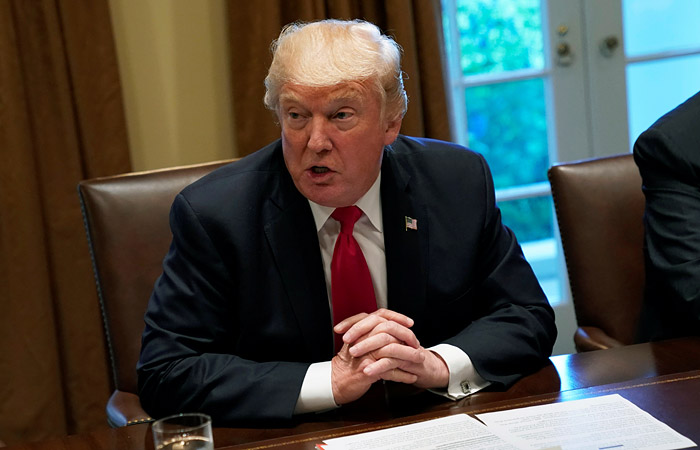 Дональд Трамп анонсировал "бурю" после разговора с военными Дональд Трамп анонсировал "бурю" после разговора с военными