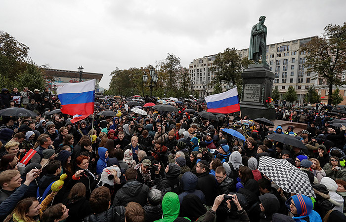 В центре Москвы начались задержания участников акции оппозиции В центре Москвы начались задержания участников акции оппозиции