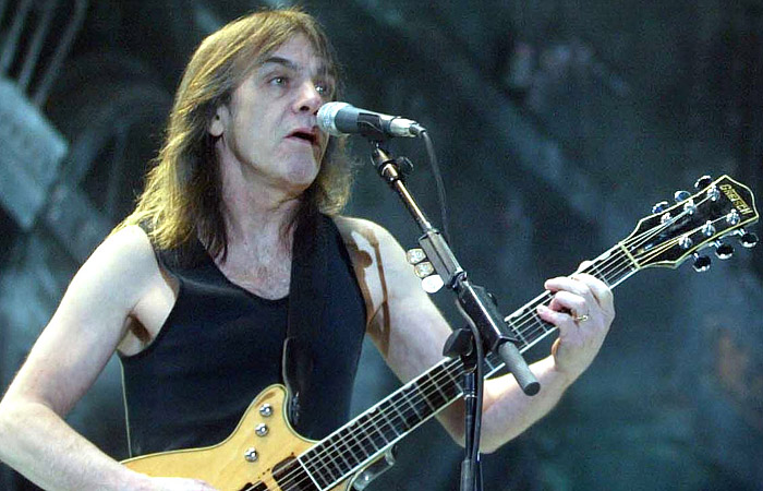 Умер сооснователь AC/DC Малькольм Янг Умер сооснователь AC/DC Малькольм Янг