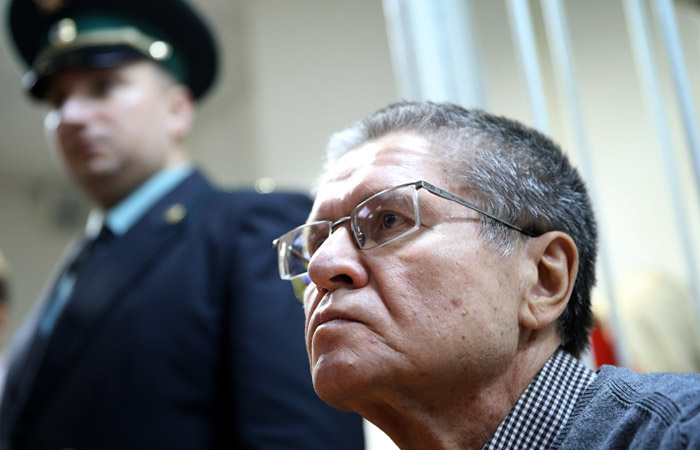 Гособвинение посчитало доказанной вину Улюкаева в получении взятки в $2 млн Гособвинение посчитало доказанной вину Улюкаева в получении взятки в $2 млн